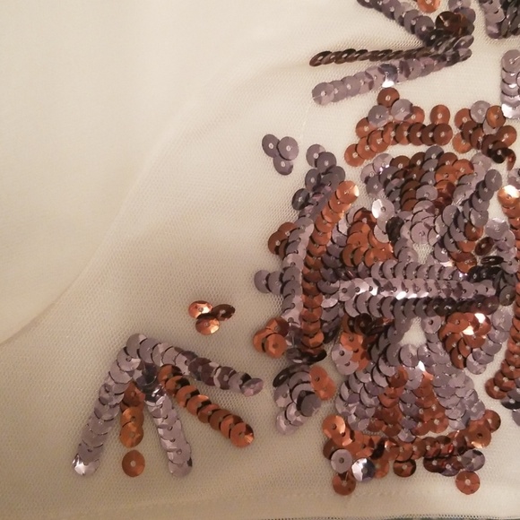 Top - Picture 2 of 3